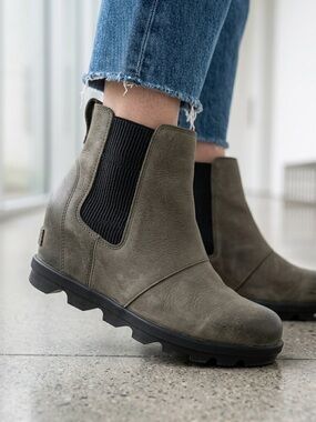 Sorel Joan of Arctic III Nubuck Leather Wedge Bootie Size 7